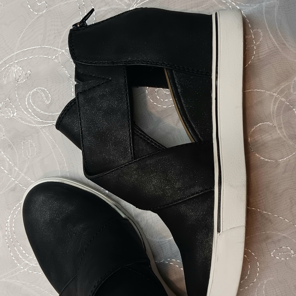Shoes size 8